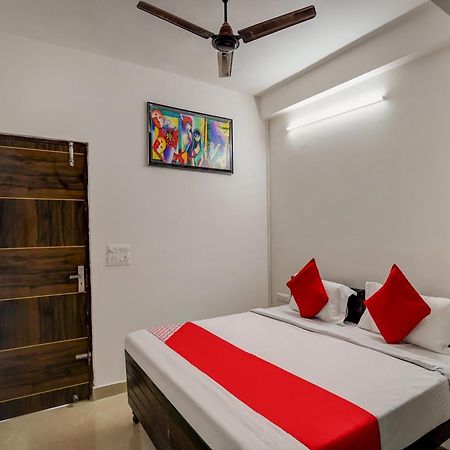 Hotel O Pubg Residency Nuova Delhi Esterno foto