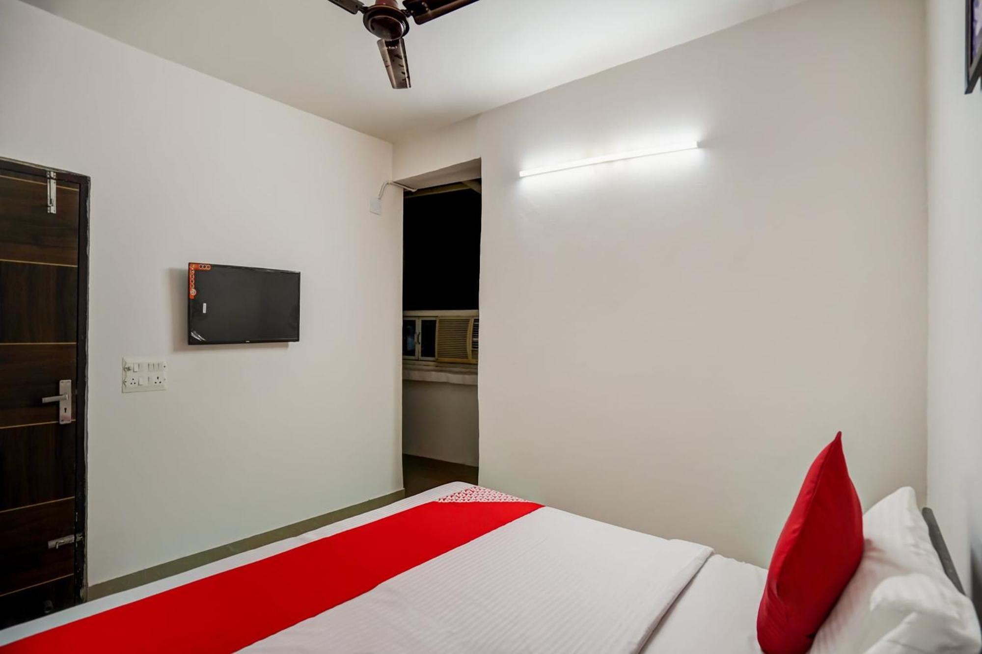 Hotel O Pubg Residency Nuova Delhi Esterno foto