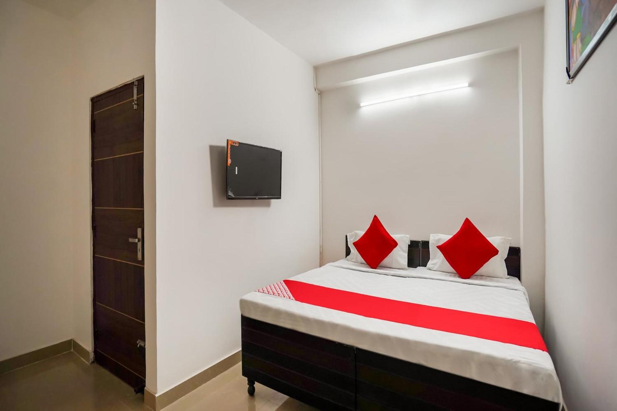 Hotel O Pubg Residency Nuova Delhi Esterno foto