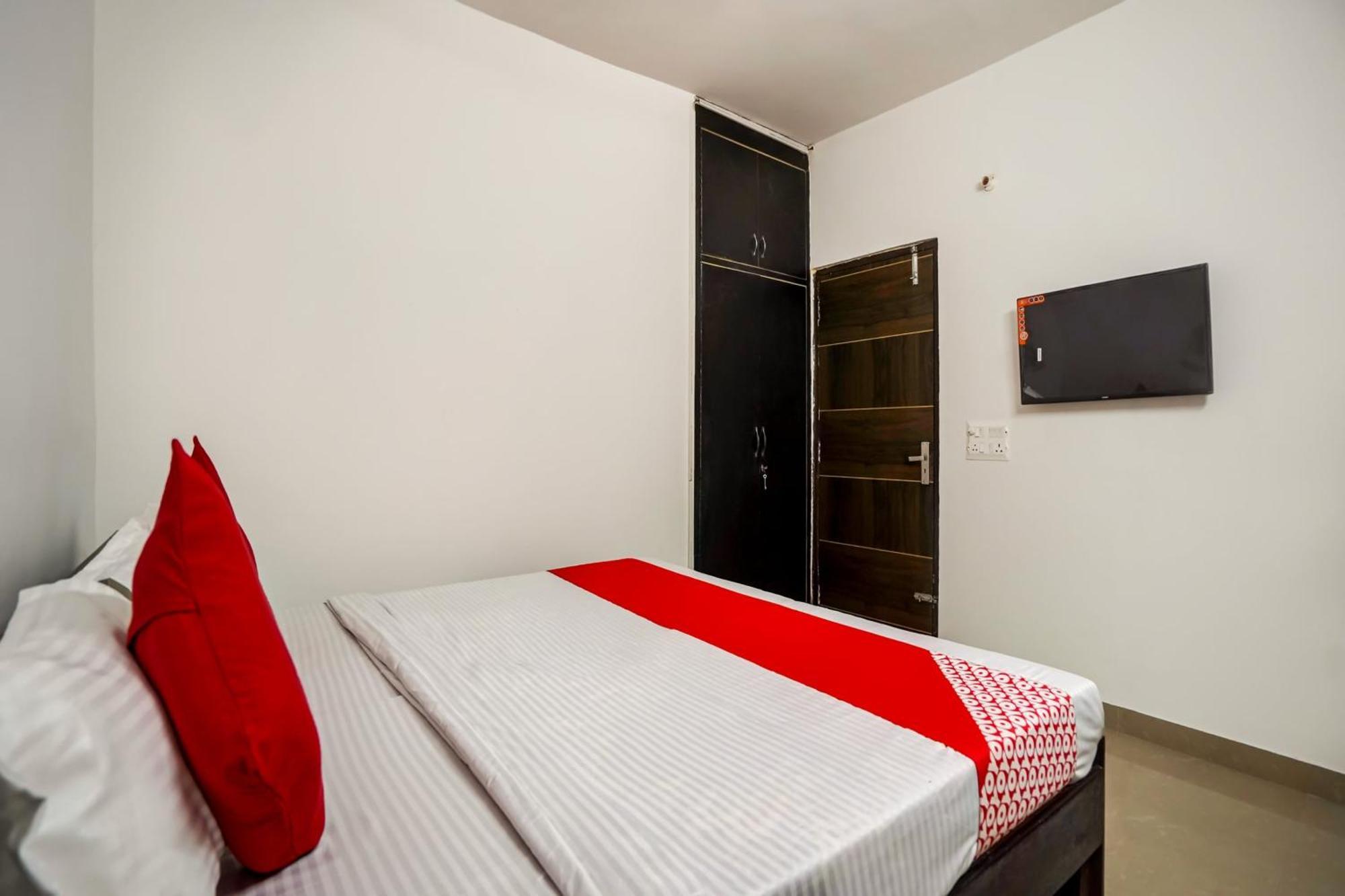 Hotel O Pubg Residency Nuova Delhi Esterno foto