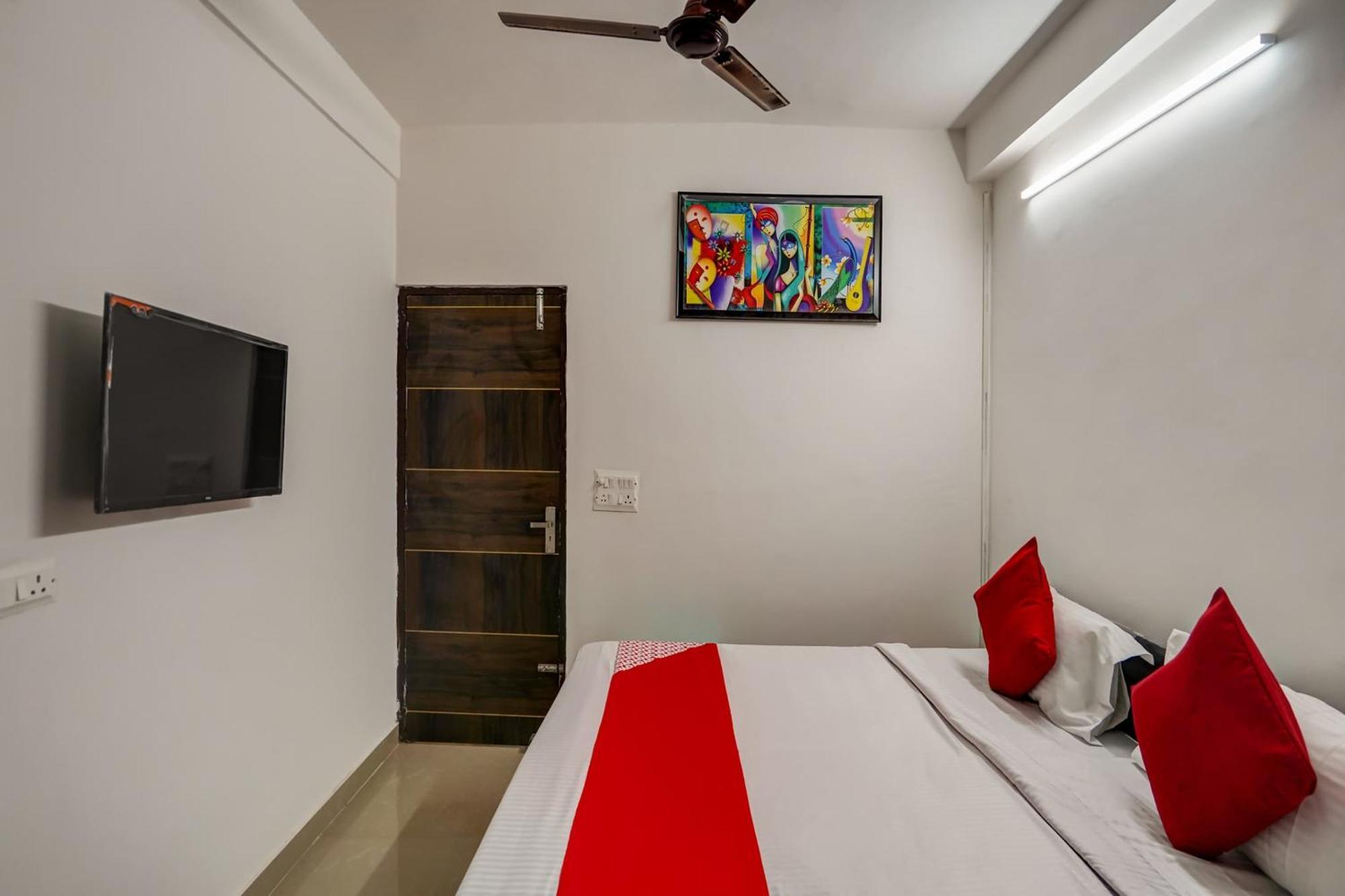Hotel O Pubg Residency Nuova Delhi Esterno foto