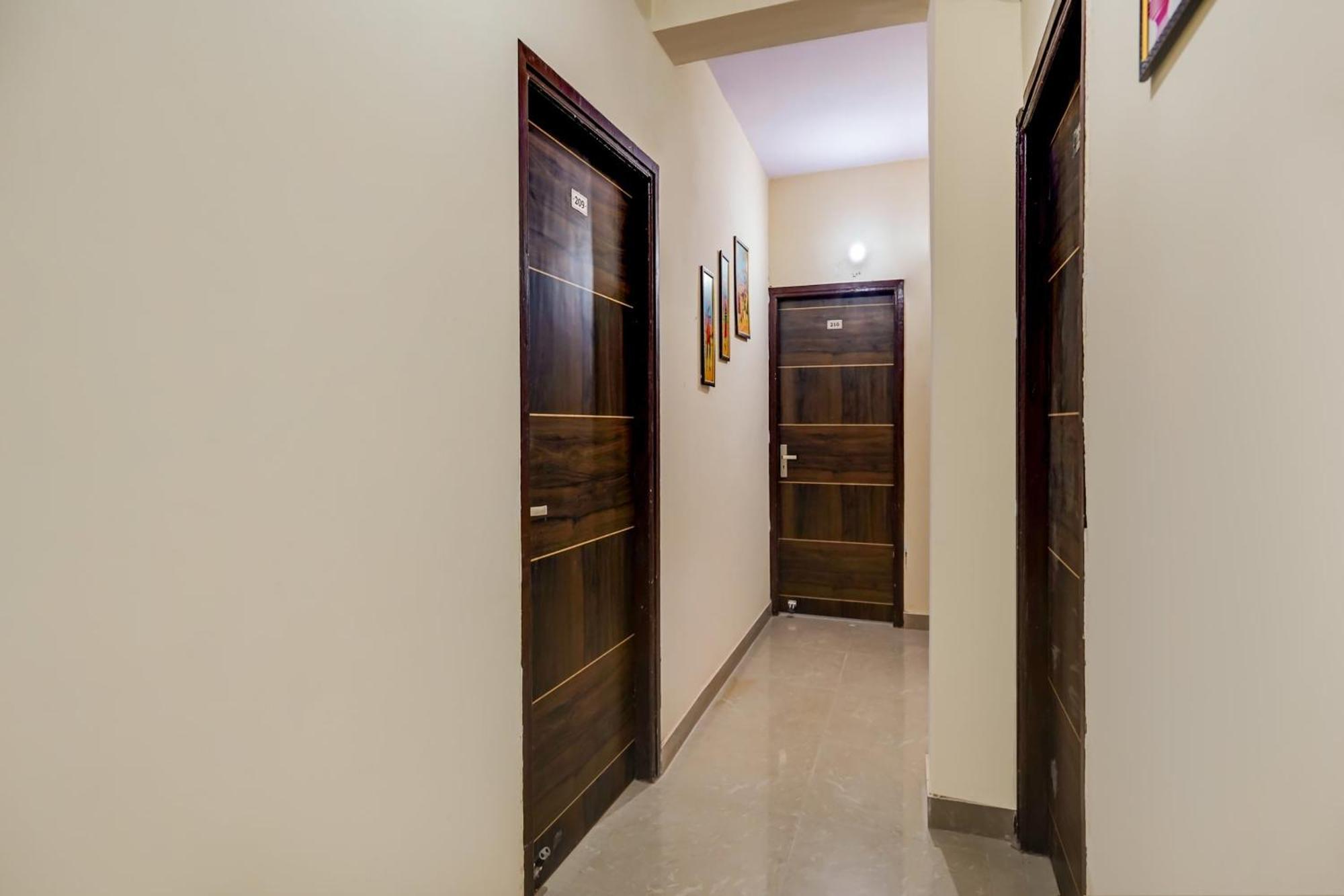 Hotel O Pubg Residency Nuova Delhi Esterno foto