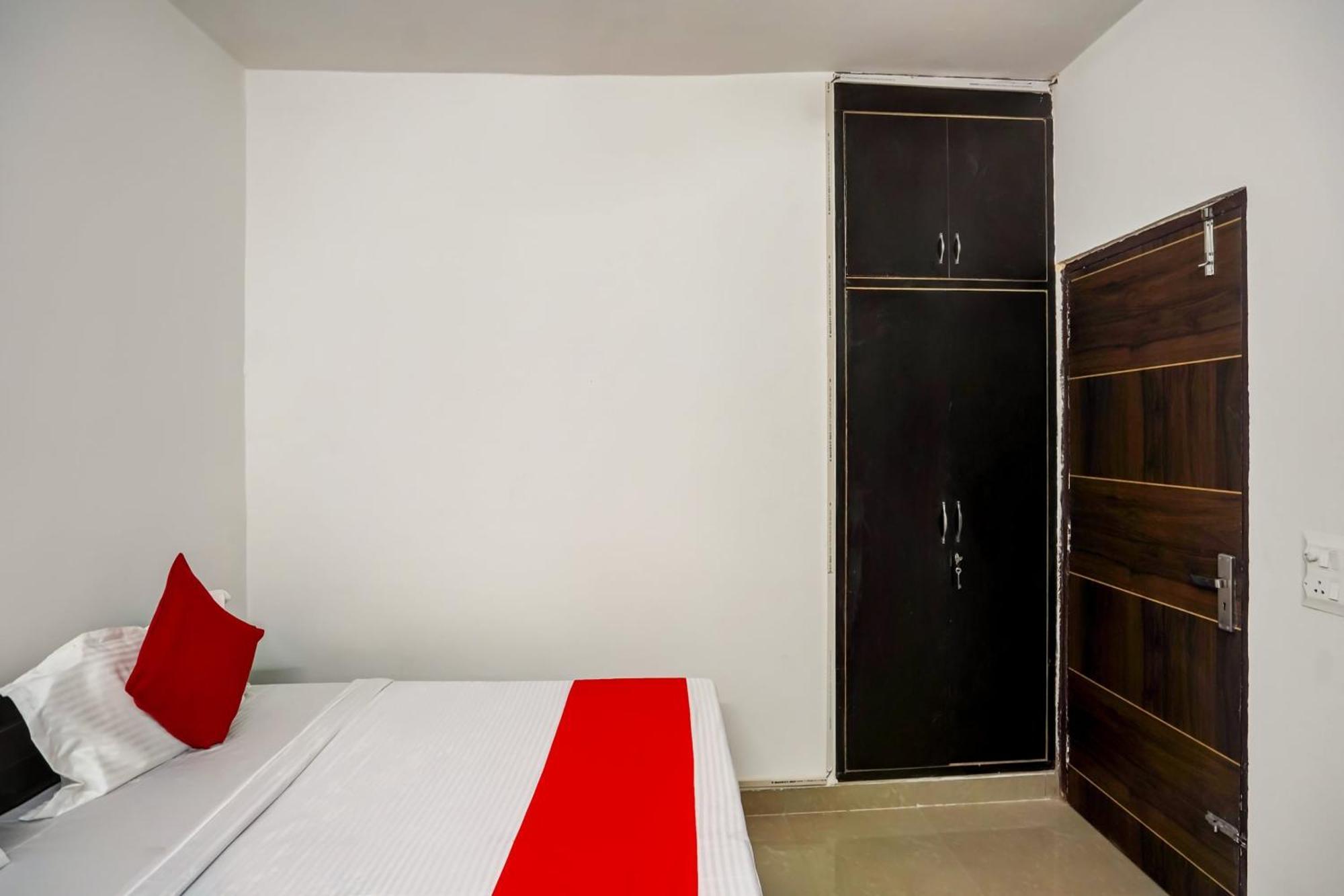 Hotel O Pubg Residency Nuova Delhi Esterno foto